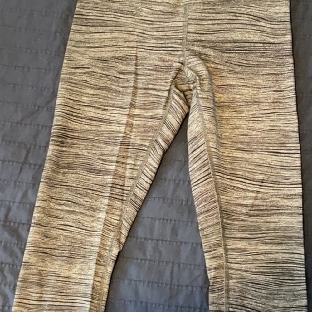 Lululemon Wonder Under High Rise capris.